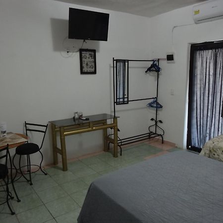 Habitaciones-Comodas-Aire-Wifi-Tv-Cerca De Playa-!!Excelente Precio II Manzanillo Esterno foto