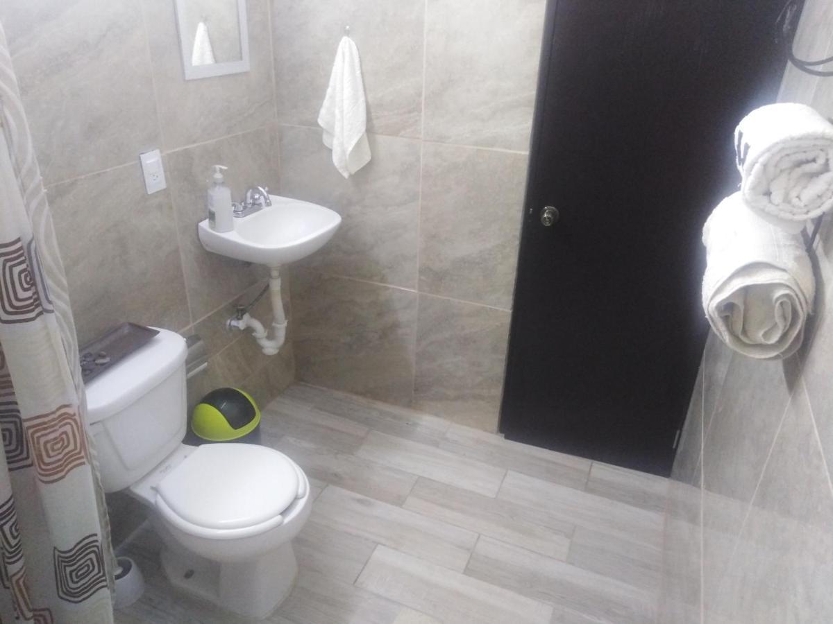 Habitaciones-Comodas-Aire-Wifi-Tv-Cerca De Playa-!!Excelente Precio II Manzanillo Esterno foto
