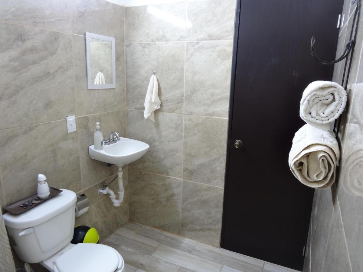 Habitaciones-Comodas-Aire-Wifi-Tv-Cerca De Playa-!!Excelente Precio II Manzanillo Esterno foto